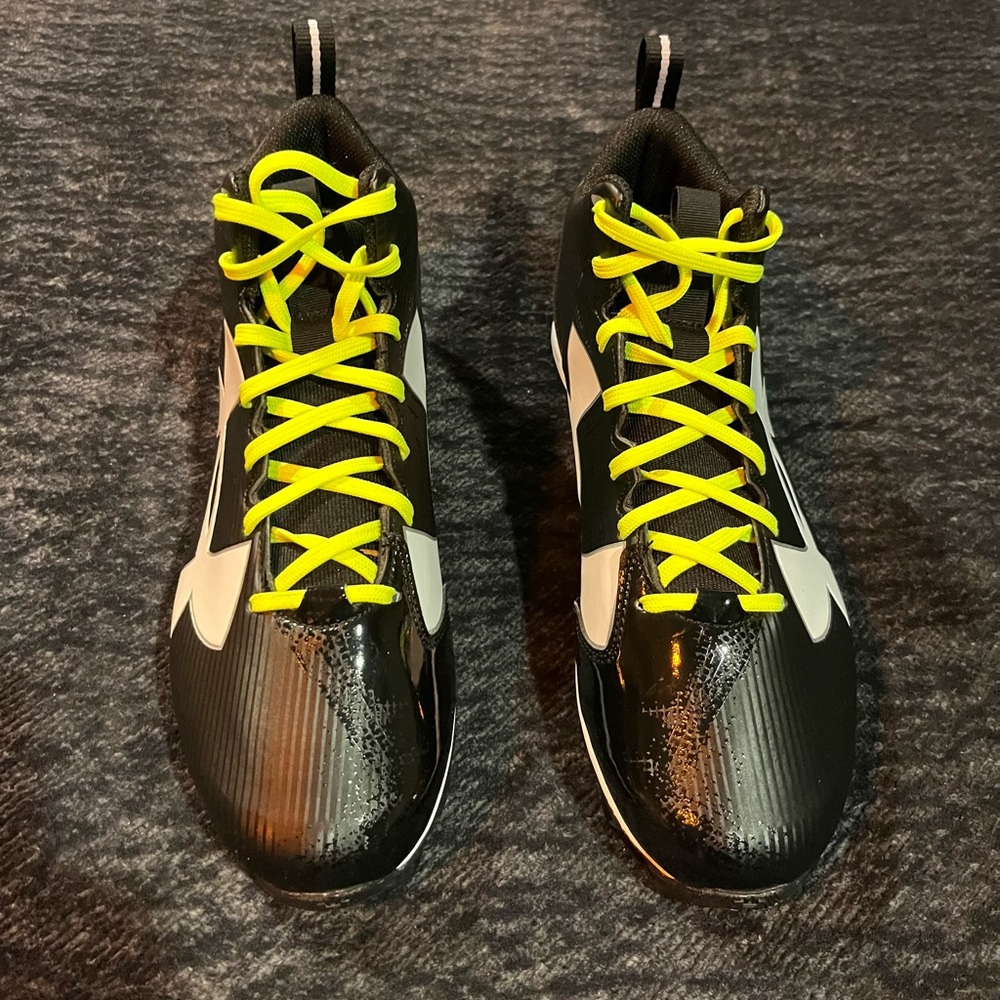 Under Armour Crusher balck/ white men sz 11,14,15 football/ Lacrosse cleats